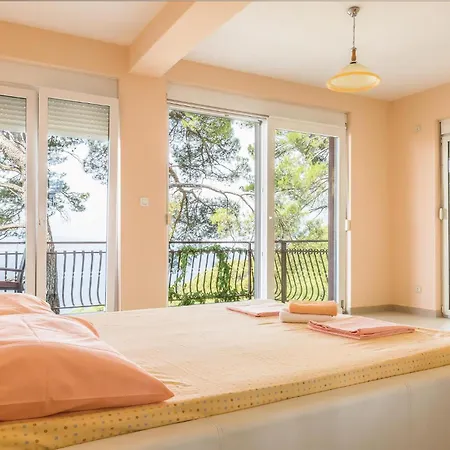 Awesome In With Jacuzzi Holiday home *